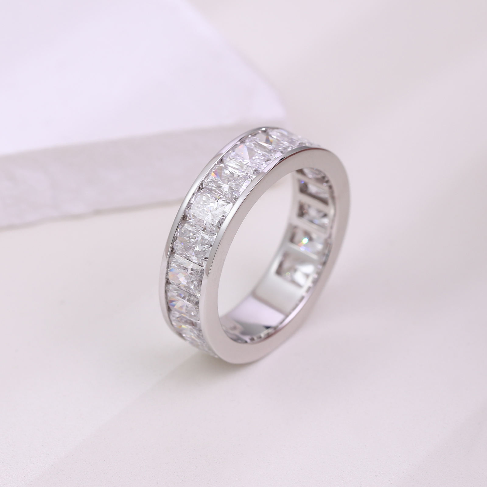 แหวนเพชรแล็บไวท์โกลด์ 18K