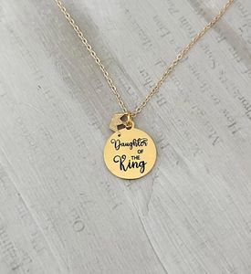 Collar de corona de acero inoxidable personalizable Jietao, regalo cristiano personalizado para <span class=keywords><strong>hija</strong></span>, cita, cadena de oro '<span class=keywords><strong>hija</strong></span> <span class=keywords><strong>del</strong></span> <span class=keywords><strong>rey</strong></span>' - Product Image 4