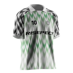 Maillot de football à séchage rapide avec col polo en V, empiècements en maille respirante et graphismes personnalisés pour le port sur le terrain - Product Image 5