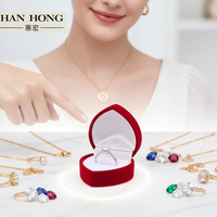 Vente d'usine - Boîte à bagues de fiançailles en tissu floqué personnalisée en forme de cœur rouge - Emballage de boîte à bijoux en velours avec logo en relief