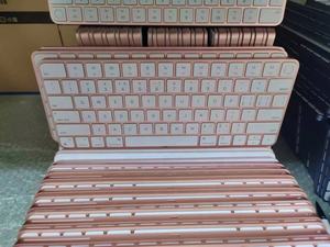 Teclado Inalámbrico Magic Keyboard A2449 con Diseño Estadounidense, Sensor Óptico e Interfaz USB-C para Portátil - Product Image 5