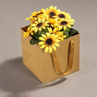 Großhandel benutzer definierte braune romantische Kraft Pappe Papier Blumen tasche Schloss fantastische Blumen papier Elfenbein Brett Griff Taschen für Geschenk