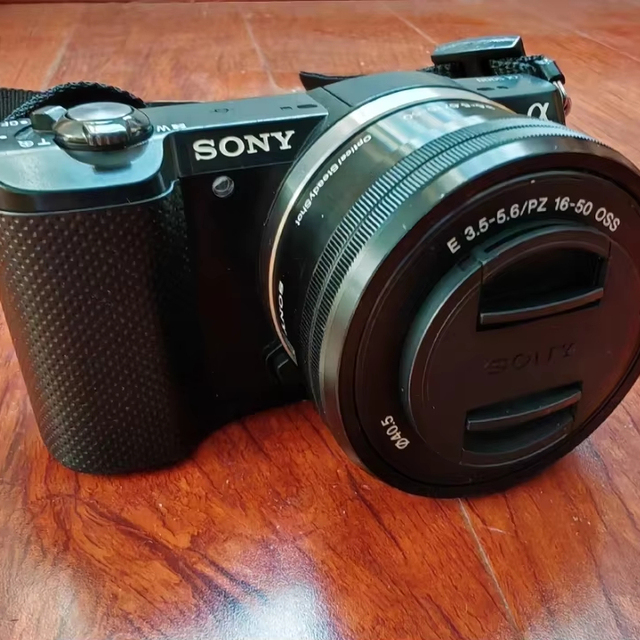 Sonny A5000 DSLR Camera with 16-50mm Lens CMOS Sensor Full HD Video 2"-3" Screen Lithium Battery SD Card Compatibility