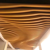 Plafond acoustique isolé en aluminium pour les intérieurs commerciaux, design de plafond pour centre commercial, villa, bureau