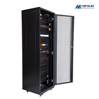 PDU vertical 0U sur mesure en alliage d'aluminium triphasé 16A pour usine, 45 prises, entrée 380V/400V/415V, sortie 220V/230V/240V