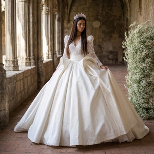 Vestido de Novia Xs267 Personalizable con Manga Larga Festoneada, Espalda Descubierta con Cordones, Bordado con Cuentas y Cola Capilla - Product Image 1