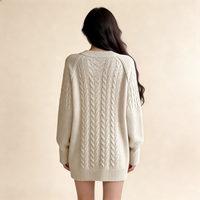 Pull tricoté ample à col en V pour femme, style coréen décontracté, à rayures torsadées, avec logo frontal - Collection Automne Hiver