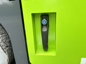 פלטפורמת הרמה ניידת על זחלים, חשמלית-הידראולית, בעלת הנעה עצמית, מפלדה, עם מנוע ומערכת גלגלי שיניים, בגבהים 6, 8 ו-10 מטר, הפופולרית ביותר. - Product Image 2