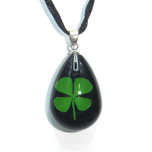 Collier souvenir tendance <span class=keywords><strong>eBay</strong></span> 2020, cadeau de la Saint-Patrick, collier en résine avec fleur de trèfle séchée naturelle, pendentif lumineux, long collier - Product Image 2