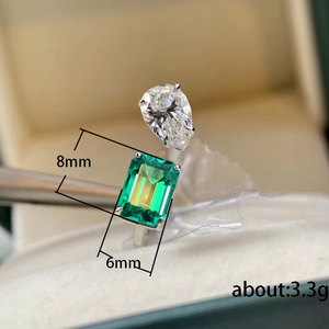 Anello Smeraldo F1748 con Taglio a Pera e Montatura a Griffe, Anello Classico da Donna con Gemma Preziosa per Fidanzamento - Product Image 5