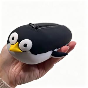 Bolsa de Almacenamiento de Silicona para Brochas de Maquillaje, Porta Brochas Lavable, Diseño de Pingüino, Impermeable, a Prueba de Polvo, Portátil para Viajes, Organizador de Brochas y Esponjas - Product Image 3