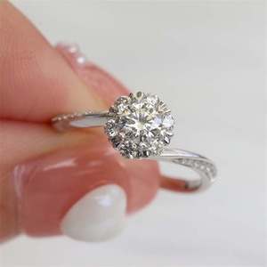 Anillo de Compromiso con Diseño de Ramo para Mujer, Elegante y Moderno, Joyería para el Dedo - Product Image 1