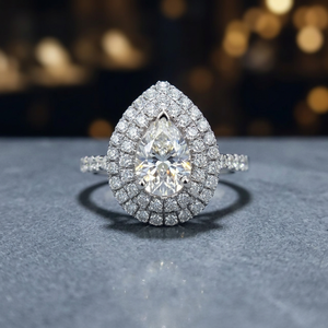Anillo de compromiso y boda unisex de lujo con perla de agua de mar de 1 quilate con corte de pera, moissanita y plata 925 chapada en rodio con engaste tipo canal - Product Image 2