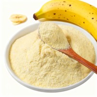 Krokante, taai gevriesdroogd fruit voor gezonde snacks en onderweg voeding van halve bananenreepjes