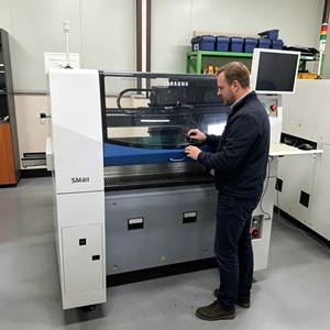 Machine de placement haute vitesse d'occasion SM411 à 6 têtes, monteur SMD automatique pour ligne de production de moteurs et roulements - Product Image 6