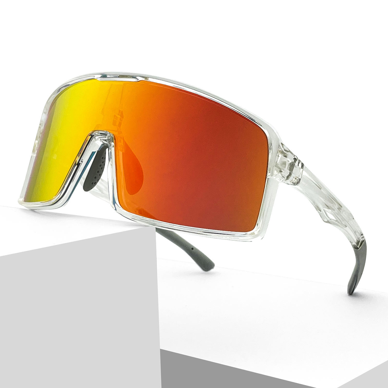 Montura transparente, lentes rojas.