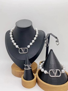 Nuovo Arrivo 2025: Set di Gioielli Moda Placcati Oro con Zirconia Cubica per Donne, Include Collana, Orecchini, Anello e Bracciale - Product Image 4