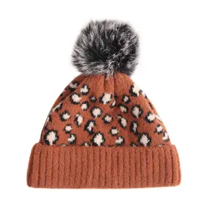 Toptan leylak bere bayan-Seçmek için 7 renk rahat kaşmir sonbahar ve kış ucuz kış şapka kadınlar için leopar ponponlu bere