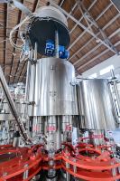 Chaîne de production isobare tout-en-un pour le remplissage de boissons gazeuses en bouteilles en verre