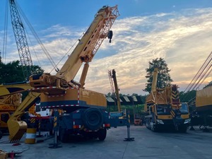 Grue à tour sur chenilles d'occasion pour levages lourds 50 tonnes 75 tonnes 100 tonnes XCMG Zoomlion, Grue mobile sur camion, Équipement de construction, Meilleure offre - Product Image 5