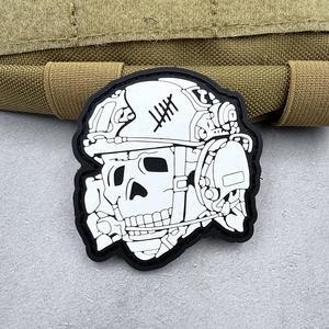 Insignia de Calavera Táctica 3D de Goma y Metal de Lujo, Magnética y Cosible, Ecológica, con Pedrería, 10cm, para Cascos y Gorras - Product Image 4