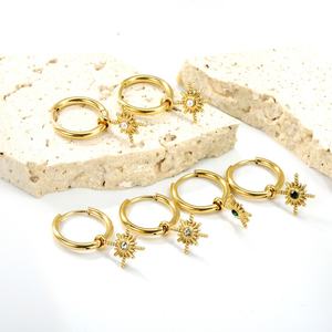 Pendientes de Aro Vintage con Diamantes en Forma de Estrella, Chapados en Oro de 18K, Acero Inoxidable Hipoalergénico, Joyería Resistente al Agua, Sin Deslustre - Product Image 4