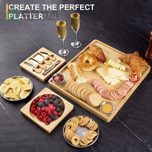 Plateau à fromage en bambou 17,32 x 15,75 pouces, grand plateau pliable pour apéritifs et collations de fête - Product Image 2