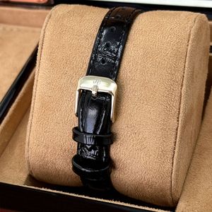 New women's wristwatch with bucket-shaped case, shell-shaped <b>face</b> and small dial, a casual and fashionable style watch - Product Image 6