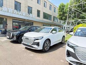 <span class=keywords><strong>Audi</strong></span> <span class=keywords><strong>Q4</strong></span> E-tron 40 SUV électrique d'occasion 2024, longue autonomie, version premium, prêt à l'exportation, blanc sur noir - Product Image 2