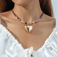 Collier Maillard à imprimé léopard exagéré, pendentif en forme de cœur, rétro et haut de gamme, un accessoire de mode transfrontalier