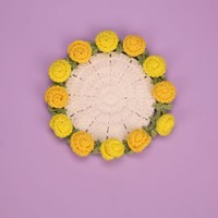 Sous-verre rond en fil de laine fait main, motif bouquet de roses au crochet, cadeau créatif et pratique, artisanat textile