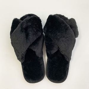 Hermosas zapatillas de felpa con correa cruzada de piel sintética para mujer, cálidas y resistentes para interiores y exteriores Zapatillas de casa, venta al por mayor - Product Image 3