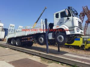 Camion <span class=keywords><strong>de</strong></span> transport lourd 8x4 avec bennes rabattables, vérins hydrauliques et treuil pour le chargement/déchargement autonome - Product Image 3