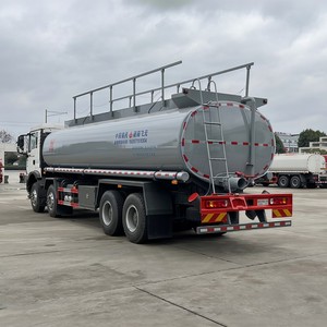 Camion-citerne HOWO TX 8x4 30000L avec moteur Weichai, plusieurs compartiments, pour le transport de carburant diesel, équipé d'un distributeur - Product Image 4