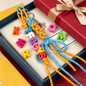 Mélange <span class=keywords><strong>de</strong></span> Perles Acryliques Lettres Plaqué UV Perles Libres à Trou Traversant Fantaisie pour DIY Porte-Clés Chaîne <span class=keywords><strong>de</strong></span> Té<span class=keywords><strong>l</strong></span>éphone Vente en Gros - Product Image 2