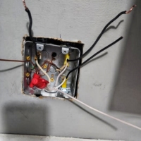 Boîte électrique carrée en acier prégalvanisé de 4-11/16 pouces, boîte de jonction à deux postes avec couvercle à deux postes et accessoires électriques