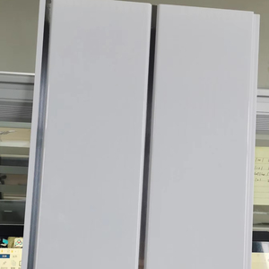 Trần nhựa PVC siêu trắng rộng 25cm với đường bạc cho phòng tắm trong nhà và bảng điều khiển trần gỗ hai rãnh - Product Image 1