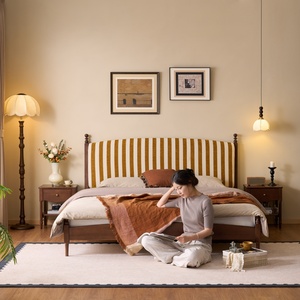 <span class=keywords><strong>Letto</strong></span> <span class=keywords><strong>matrimoniale</strong></span> vintage Q7014 <span class=keywords><strong>in</strong></span> legno massello di betulla con <span class=keywords><strong>testiera</strong></span> imbottita <span class=keywords><strong>in</strong></span> <span class=keywords><strong>tessuto</strong></span> a righe, stile Mid-Century, con piattaforma <span class=keywords><strong>per</strong></span> camera da <span class=keywords><strong>letto</strong></span> - Product Image 2