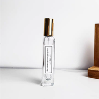 Vente en gros Premium 15ml Bouteilles de pulvérisation de parfum en verre personnalisées carrées avec dessus en bois