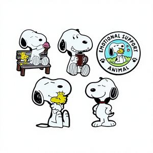 Spilla Creativa con Immagine Animata di Snoopy, Simpatico Distintivo per Zaino a Forma di Piccolo Animale, Tecnica Drip Oil, Disponibile all'Ingrosso - Product Image 1