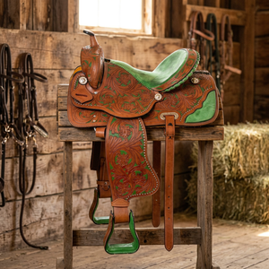 Silla de montar occidental de cuero para caballo con acolchado verde y diseño floral. - Product Image 3
