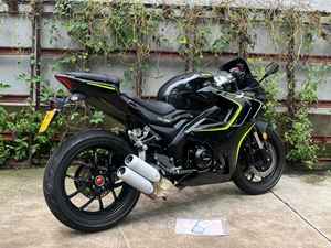 Motocyclette à essence à deux cylindres refroidie par eau Ducassion 400 d'occasion - Moto sportive d'occasion - Product Image 3