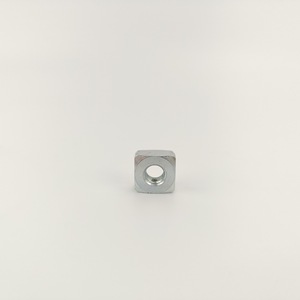 Écrou carré en acier GBT 39-1988 XY-05 avec trous pour vis de serrage, pièces mécaniques - Product Image 1