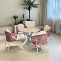 Table de repas ronde d'extérieur avec pieds en métal croisés pour terrasse