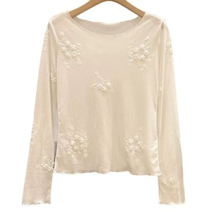 Haut de protection solaire blanc à manches longues pour femme UPF50+ léger, coupe ample, avec dentelle brodée, idéal pour l'été - Product Image 5
