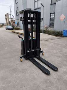 Plateforme élévatrice électrique Everlift 1,5t 2 tonnes de type conducteur (4,5m-6m) avec pneus en polyuréthane, propulsion arrière et batterie au plomb-acide - Product Image 4