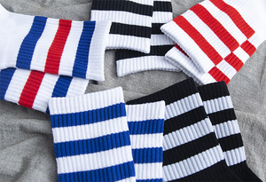 Trường Thiết Kế Terry Đệm Vớ Thoáng Khí Cotton Biểu Tượng Tùy Chỉnh Vớ Thể Thao Ba Sọc Nén Crew Vớ - Product Image 4