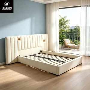 <span class=keywords><strong>Letto</strong></span> Rialzato in Pelle Stile Italiano Moderno <span class=keywords><strong>con</strong></span> <span class=keywords><strong>Testiera</strong></span> Segmentata <span class=keywords><strong>a</strong></span> Parete e Scatola Luminosa Integrata - Product Image 1