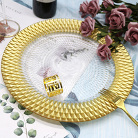 Assiettes en verre transparent doré pour les fêtes de mariage, modèle d'assiettes rondes européennes, avec des motifs simples et modernes.