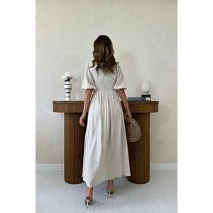 Robe longue simple beige en mousseline, coupe trapèze, col rond, taille naturelle, respirante, pour usage quotidien décontracté, en tissu tissé - Product Image 1